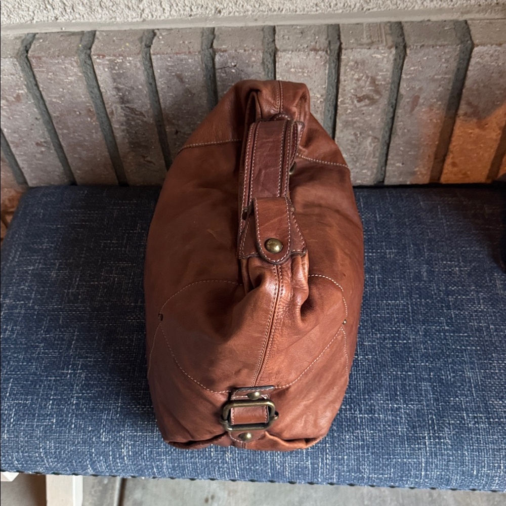 Banana Republic brown Leather women shoulder bag. - Picture 3 of 5